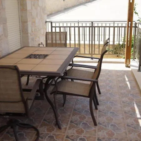 Beautiful House For 10 Persons, With Swimming Pool Villa *