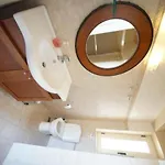 Beautiful House For 10 Persons, With Swimming Pool העיירה רתימנו