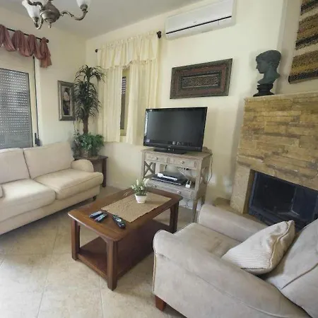 빌라 Beautiful House For 10 Persons, With Swimming Pool *