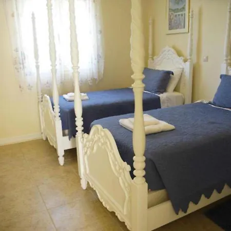 Beautiful House For 10 Persons, With Swimming Pool * העיירה רתימנו