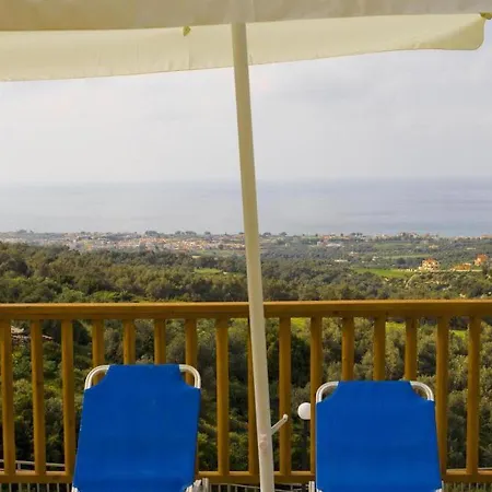 Beautiful House For 10 Persons, With Swimming Pool העיירה רתימנו
